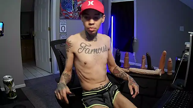 Snapshot of Michigan9000 chatting on 11/20/25, 04:51 Michigan9000 online show from 11/20/25, 04:51