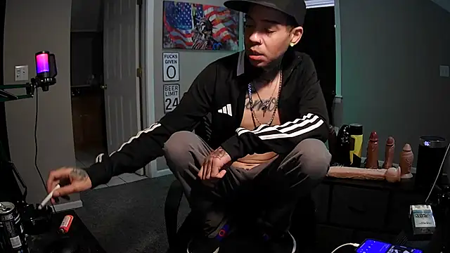 Snapshot of Michigan9000 chatting on 11/28/25, 05:26 Michigan9000 online show from 11/28/25, 05:26