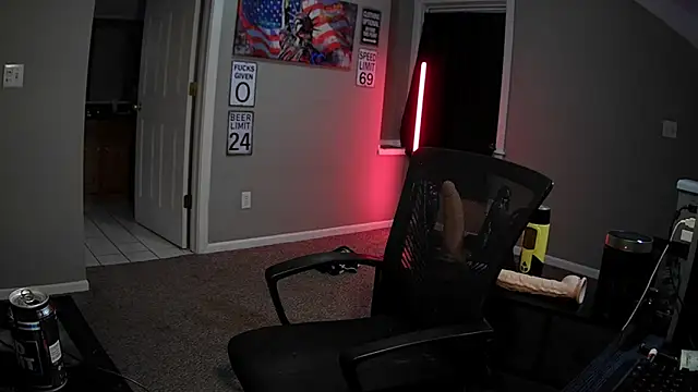 Snapshot of Michigan9000 chatting on 12/04/25, 11:08 Michigan9000 online show from 12/04/25, 11:08