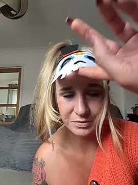 MimiMaee online show from 10/13/25, 12:05