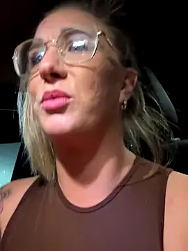 MimiMaee online show from 10/18/25, 07:14