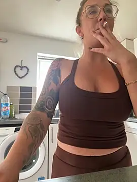 MimiMaee online show from 10/19/25, 08:37