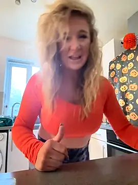 MimiMaee online show from 10/23/25, 08:24