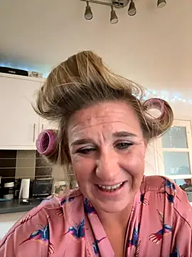 MimiMaee online show from 10/27/25, 01:59