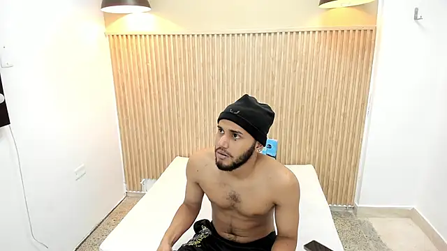 Adamss 23 online show from 10/04/25, 07:34