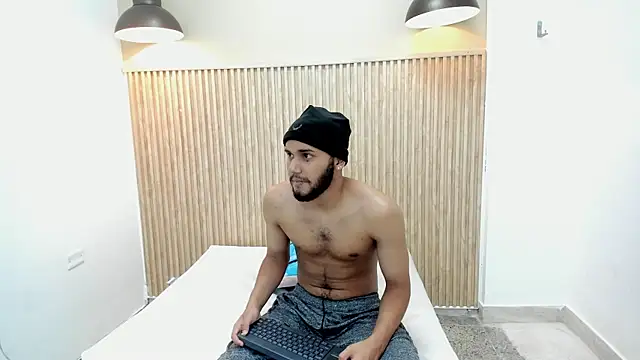 Adamss 23 online show from 10/08/25, 08:06