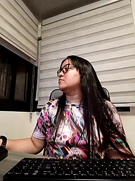 Xander Taylor  online show from 10/10/25, 04:22