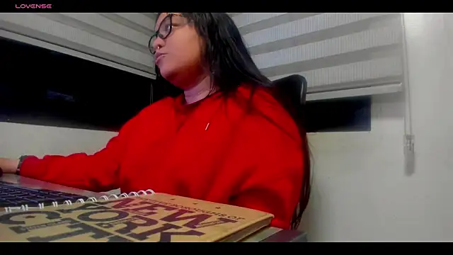 Xander Taylor  online show from 11/30/25, 04:05