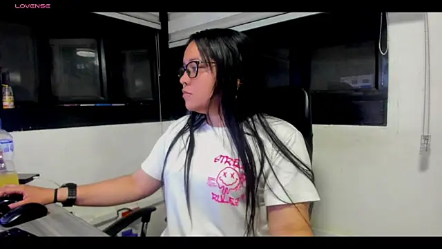 Xander Taylor  online show from 12/04/25, 05:28