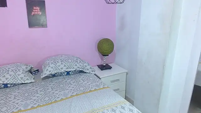 Snapshot of alessia_nichols chatting on 10/10/25, 07:13 alessia nichols online show from 10/10/25, 07:13