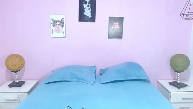 Snapshot of alessia_nichols chatting on 10/17/25, 07:05 alessia nichols online show from 10/17/25, 07:05