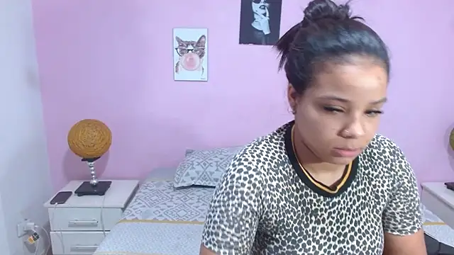 Snapshot of alessia_nichols chatting on 10/21/25, 07:14 alessia nichols online show from 10/21/25, 07:14