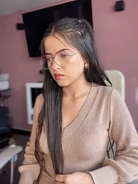 KyliePink  online show from 10/04/25, 11:41