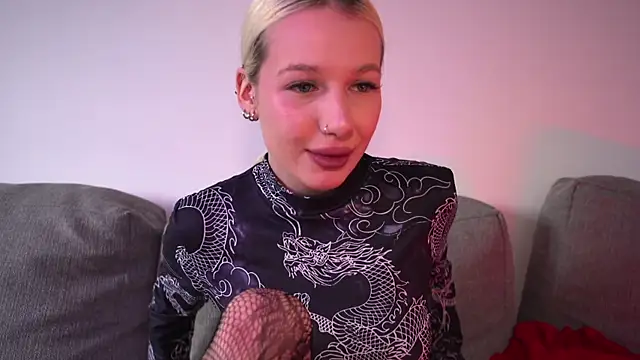 Snapshot of RanyThomson chatting on 04/09/26, 02:33 RanyThomson online show from 04/09/26, 02:33