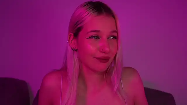 Snapshot of RanyThomson chatting on 04/23/26, 06:21 RanyThomson online show from 04/23/26, 06:21