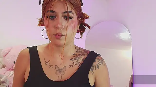 Snapshot of SoofiKiss chatting on 04/14/26, 06:58 SoofiKiss online show from 04/14/26, 06:58