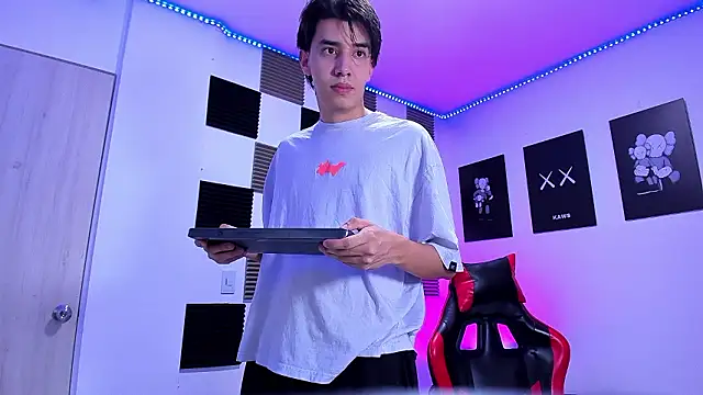 Snapshot of jeycobb chatting on 03/21/26, 01:21 jeycobb online show from 03/21/26, 01:21