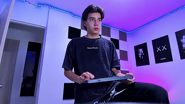 Snapshot of jeycobb chatting on 03/22/26, 01:20 jeycobb online show from 03/22/26, 01:20