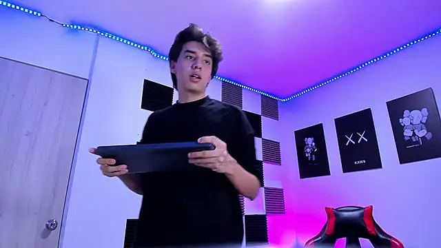 Snapshot of jeycobb chatting on 04/07/26, 01:06 jeycobb online show from 04/07/26, 01:06