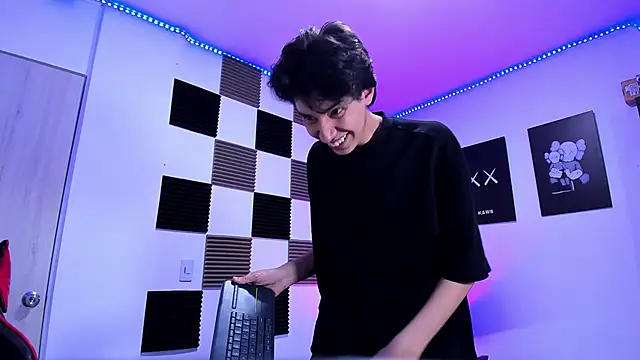 Snapshot of jeycobb chatting on 04/20/26, 01:30 jeycobb online show from 04/20/26, 01:30