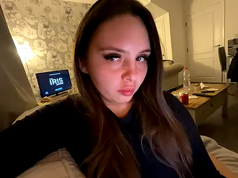 Snapshot of EllaStarrxxx chatting on 10/31/25, 12:00 EllaStarrxxx online show from 10/31/25, 12:00