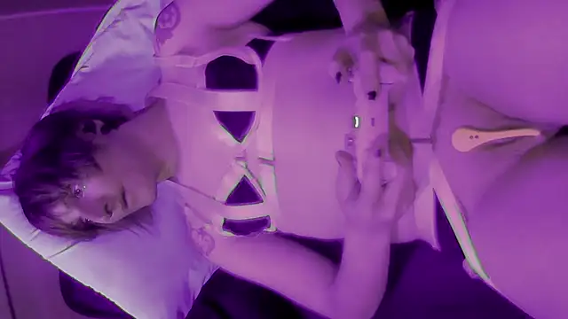 Snapshot of Moonless_Joy chatting on 10/27/25, 11:31 Moonless Joy online show from 10/27/25, 11:31