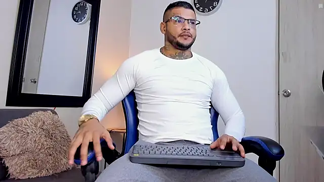 Snapshot of MICHELL_ARTHUS_ chatting on 10/12/25, 02:43 MICHELL ARTHUS online show from 10/12/25, 02:43