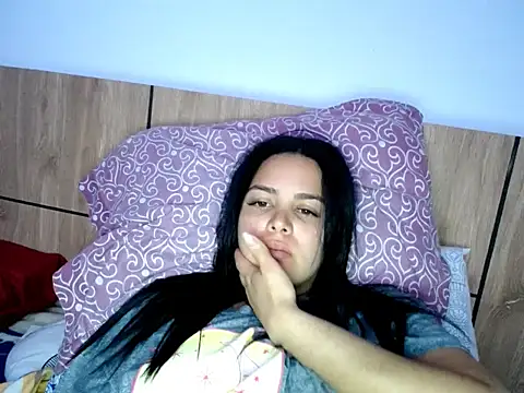 Snapshot of paulavargas23 chatting on 10/07/25, 10:18 paulavargas23 online show from 10/07/25, 10:18