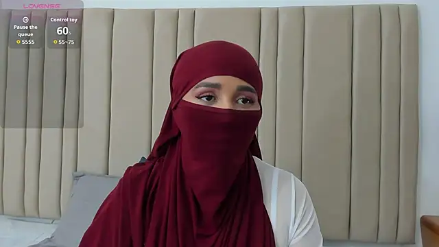 Snapshot of _alishaa_c chatting on 10/08/25, 02:09 alishaa c online show from 10/08/25, 02:09