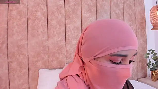 Snapshot of _alishaa_c chatting on 10/22/25, 09:14 alishaa c online show from 10/22/25, 09:14