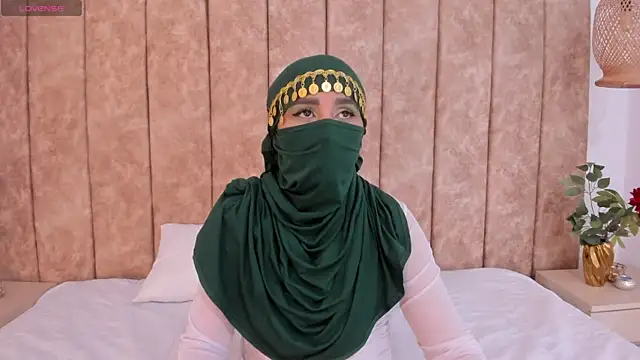 Snapshot of _alishaa_c chatting on 10/26/25, 01:22 alishaa c online show from 10/26/25, 01:22