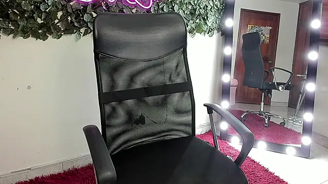 Snapshot of Samanta_Ortiz chatting on 11/17/25, 07:19 Samanta Ortiz online show from 11/17/25, 07:19