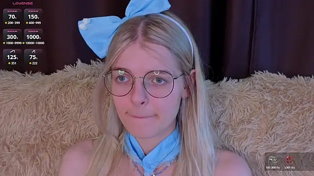 Snapshot of MonicaShiny chatting on 11/03/25, 07:04 MonicaShiny online show from 11/03/25, 07:04