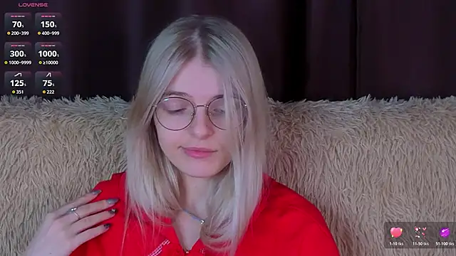 Snapshot of MonicaShiny chatting on 11/23/25, 07:02 MonicaShiny online show from 11/23/25, 07:02