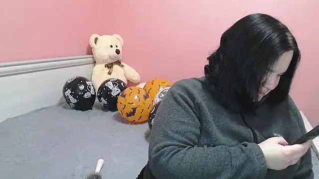  alexandra ray  online show from 10/24/25, 07:49