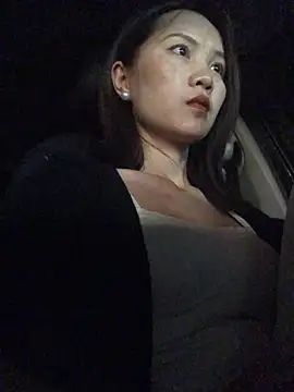 Snapshot of Mile-m chatting on 04/20/26, 03:26 Mile-m online show from 04/20/26, 03:26