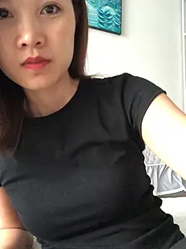 Snapshot of Mile-m chatting on 05/18/26, 06:41 Mile-m online show from 05/18/26, 06:41