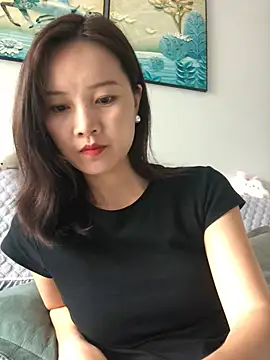 Snapshot of Mile-m chatting on 06/25/26, 06:07 Mile-m online show from 06/25/26, 06:07
