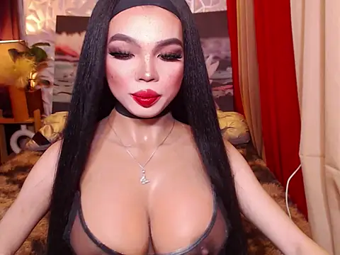 TWINKTRANSSHANEL online show from 11/11/25, 04:23