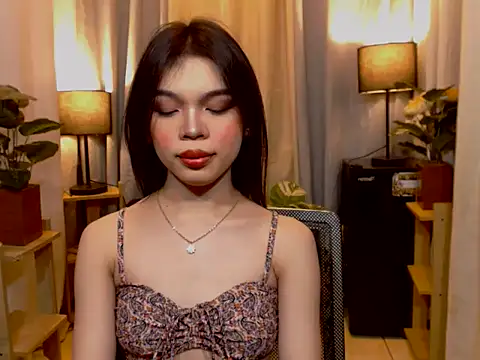 TWINKTRANSSHANEL online show from 02/17/26, 10:34