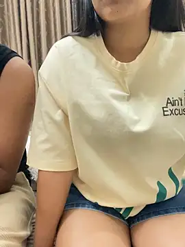 Snapshot of vickyandtania chatting on 03/22/26, 05:27 vickyandtania online show from 03/22/26, 05:27