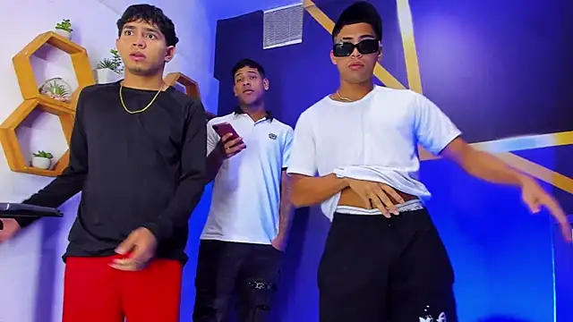 Play boys Hot2 online show from 10/04/25, 12:03