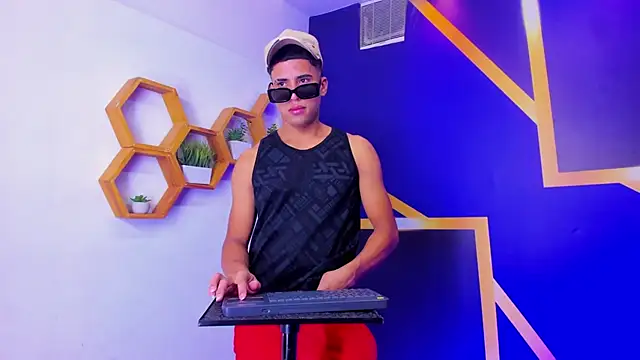 Play boys Hot2 online show from 10/14/25, 01:01