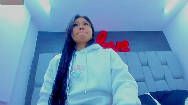 Snapshot of Cloe_Ass chatting on 10/13/25, 12:49 Cloe Ass online show from 10/13/25, 12:49