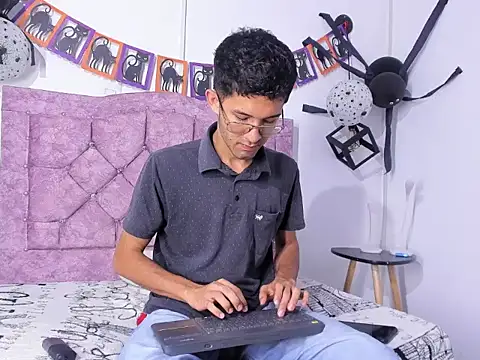 ianthompsoncut online show from 10/17/25, 08:55