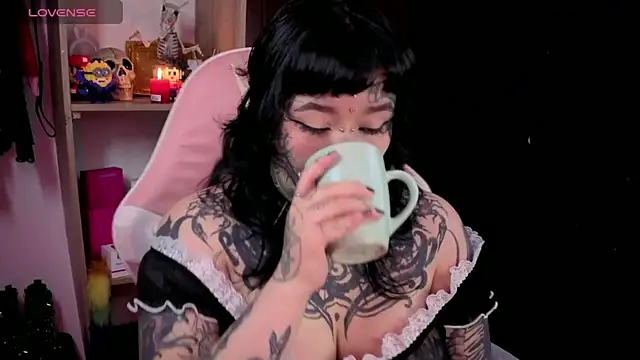 Snapshot of persefoneunderworld666 chatting on 10/20/25, 02:39 persefoneunderworld666 online show from 10/20/25, 02:39