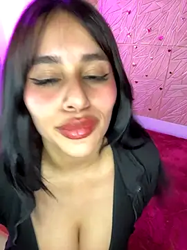 Snapshot of Mis_Saraaxx chatting on 10/21/25, 06:30 Mis Saraaxx online show from 10/21/25, 06:30