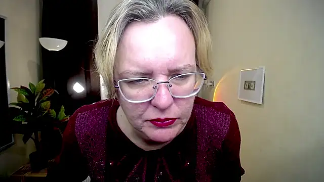 Snapshot of VestaWoody chatting on 10/09/25, 06:11 VestaWoody online show from 10/09/25, 06:11