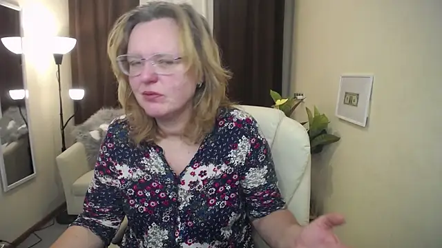 VestaWoody online show from 11/17/25, 07:03