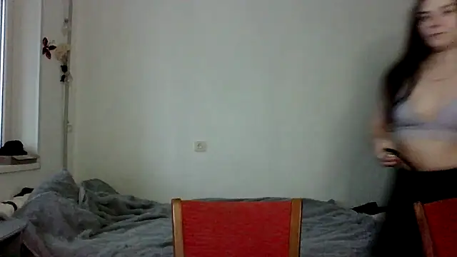 Snapshot of Twolatte1520 chatting on 12/04/25, 12:36 Twolatte1520 online show from 12/04/25, 12:36